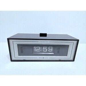 Vintage GE General Electric Flip Clock Model 8142-4 Lighted Dial Alarm Clock